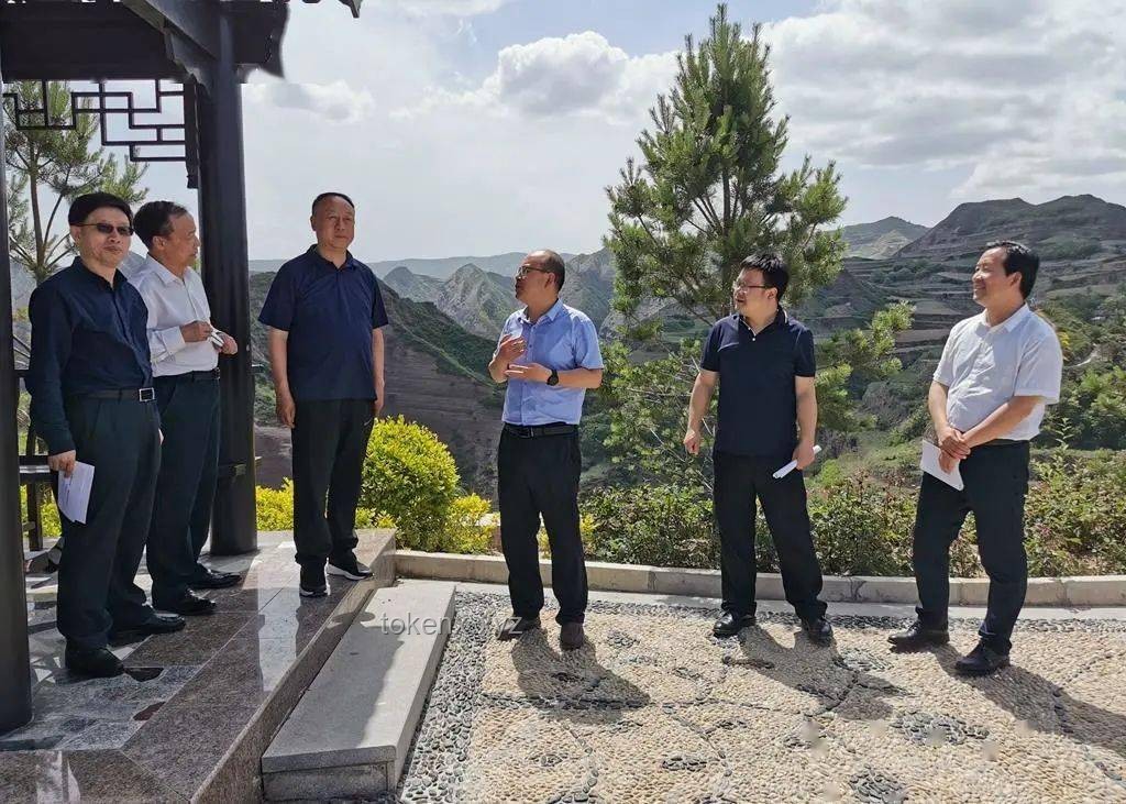 美国政府为何要对哈佛下狠手：深度分析与行业透视
